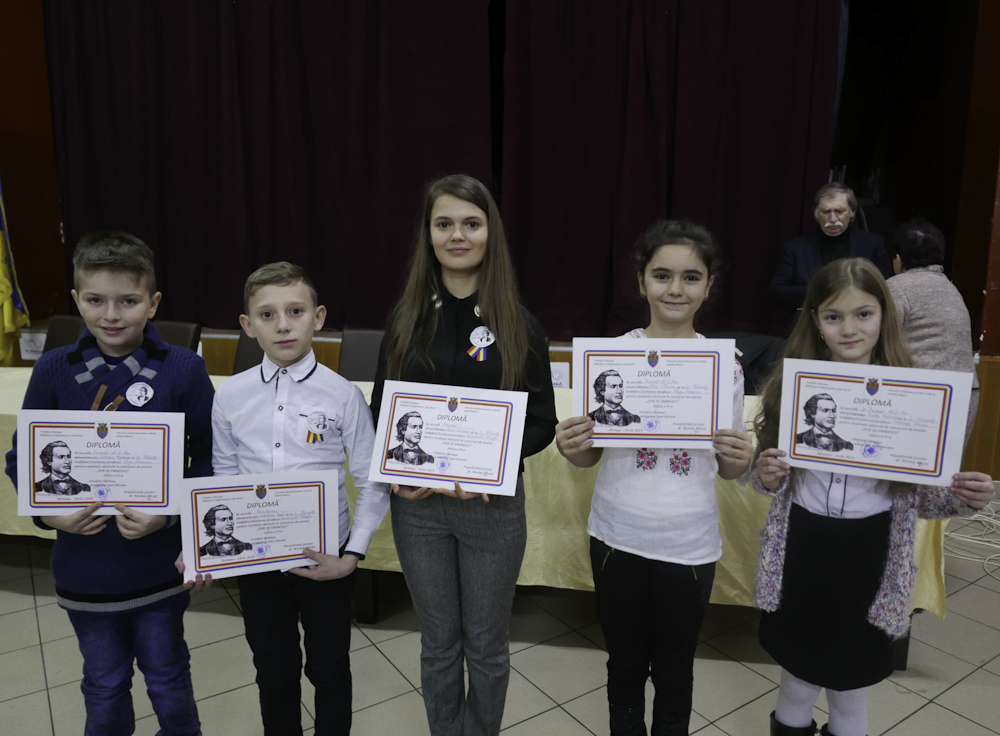 "Dor de Eminescu" - participare la a IV-a ediție a concursului de interpretare din lirica eminesciană (Sărmașu)
